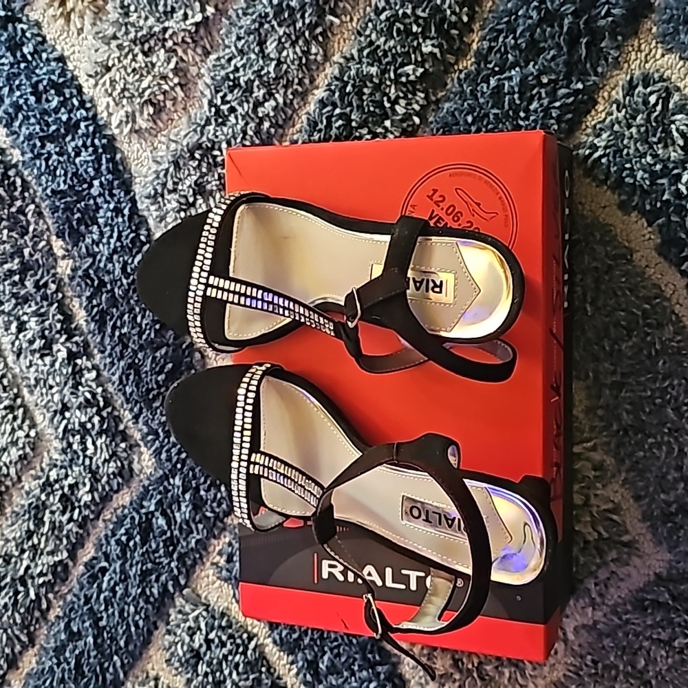 Shoes - Picture 3 of 10
